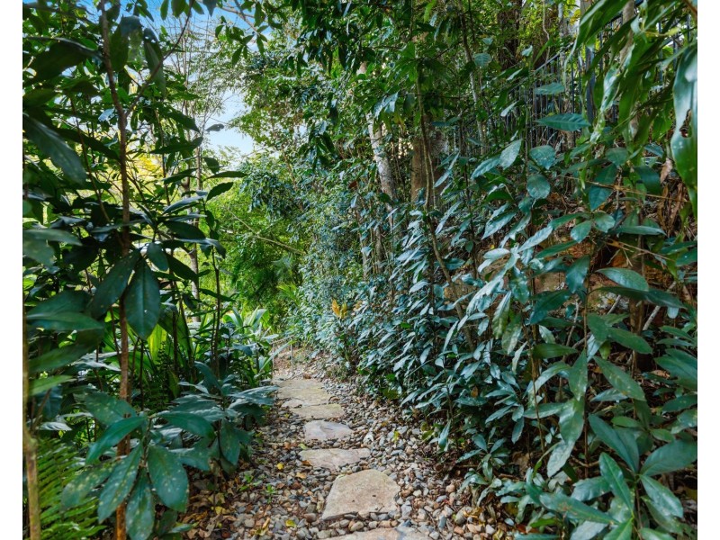 1 Cedrela Close, Kamerunga QLD 4870
