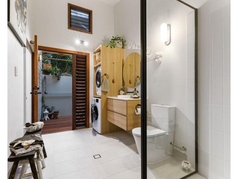 1 Cedrela Close, Kamerunga QLD 4870