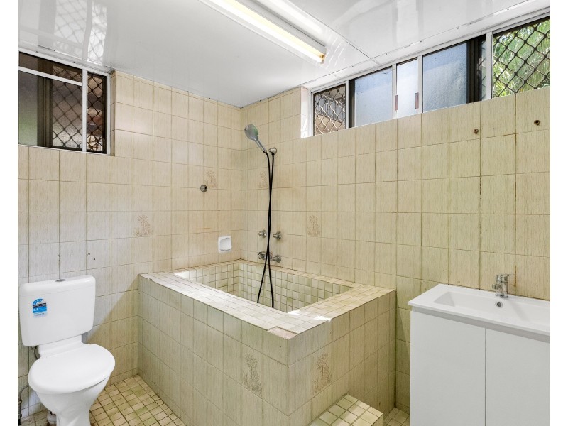 20 Tills Street, Westcourt QLD 4870