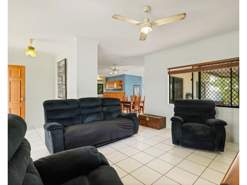 6 Yates Court, White Rock QLD 4868