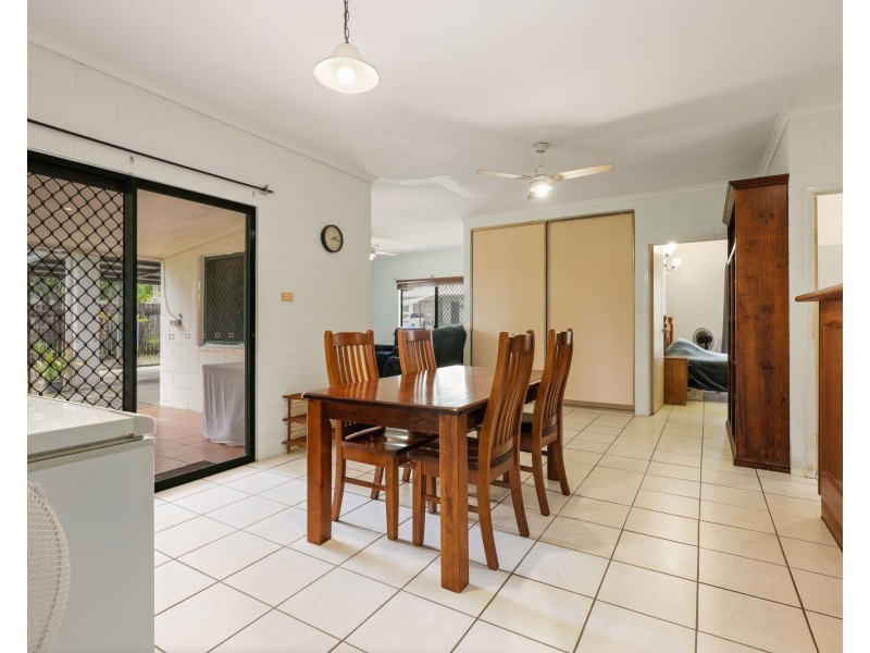 6 Yates Court, White Rock QLD 4868