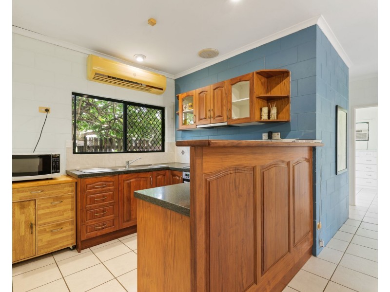 6 Yates Court, White Rock QLD 4868