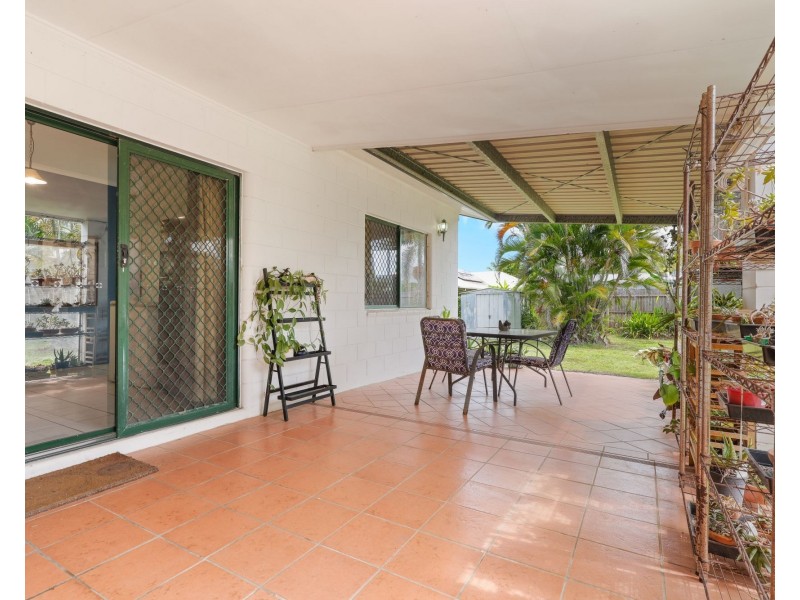 6 Yates Court, White Rock QLD 4868