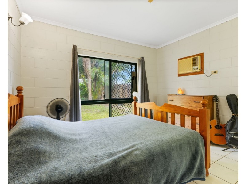 6 Yates Court, White Rock QLD 4868