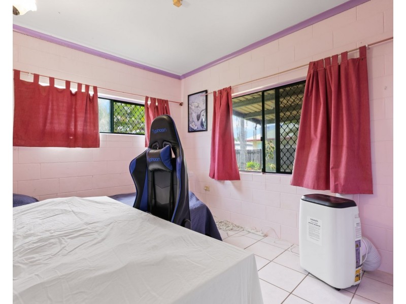 6 Yates Court, White Rock QLD 4868