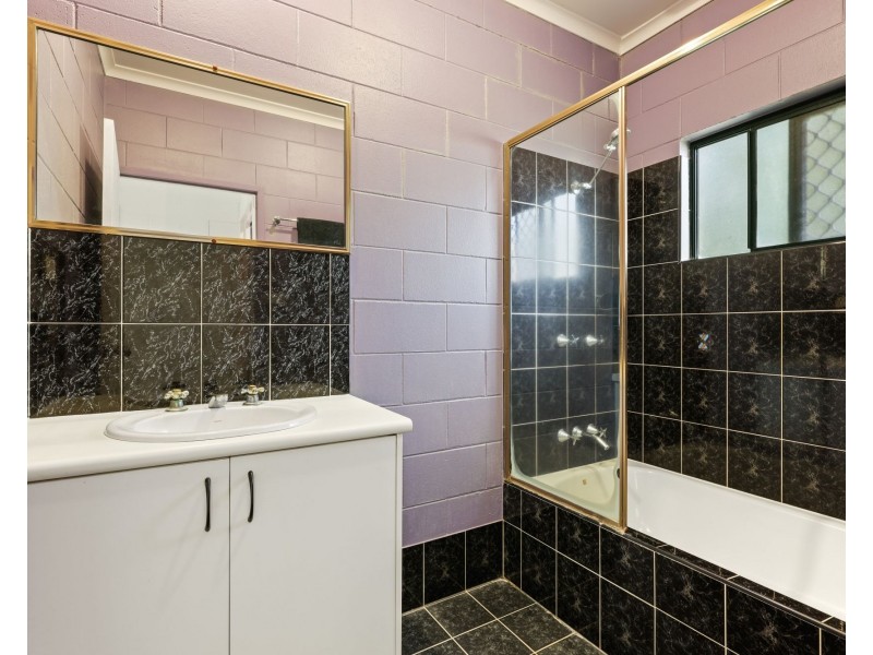 6 Yates Court, White Rock QLD 4868