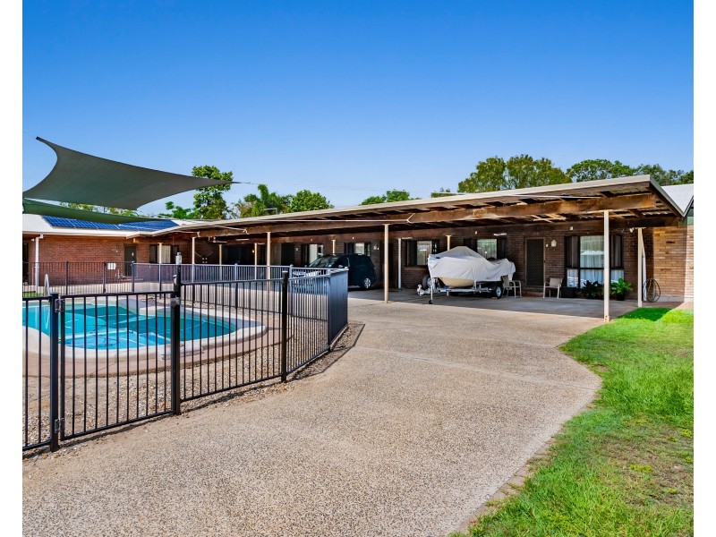 9 Mimosa Street, Holloways Beach QLD 4878