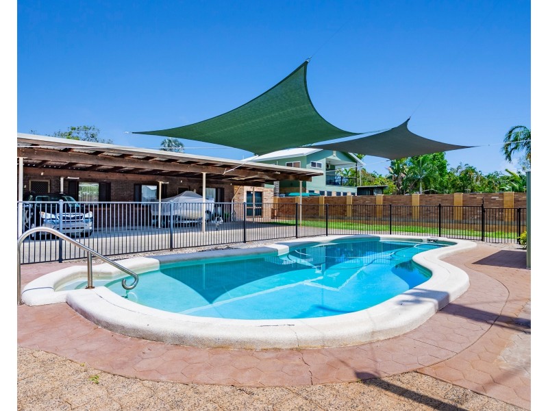 9 Mimosa Street, Holloways Beach QLD 4878