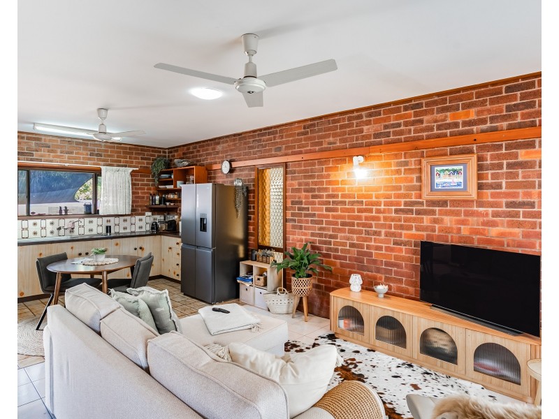 9 Mimosa Street, Holloways Beach QLD 4878