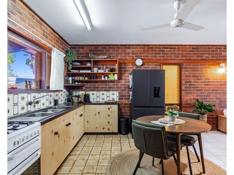 9 Mimosa Street, Holloways Beach QLD 4878