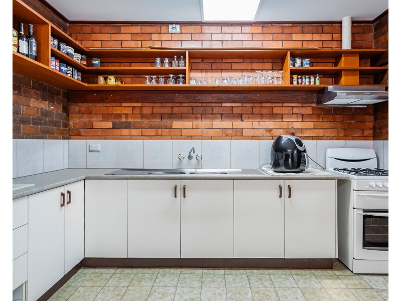9 Mimosa Street, Holloways Beach QLD 4878
