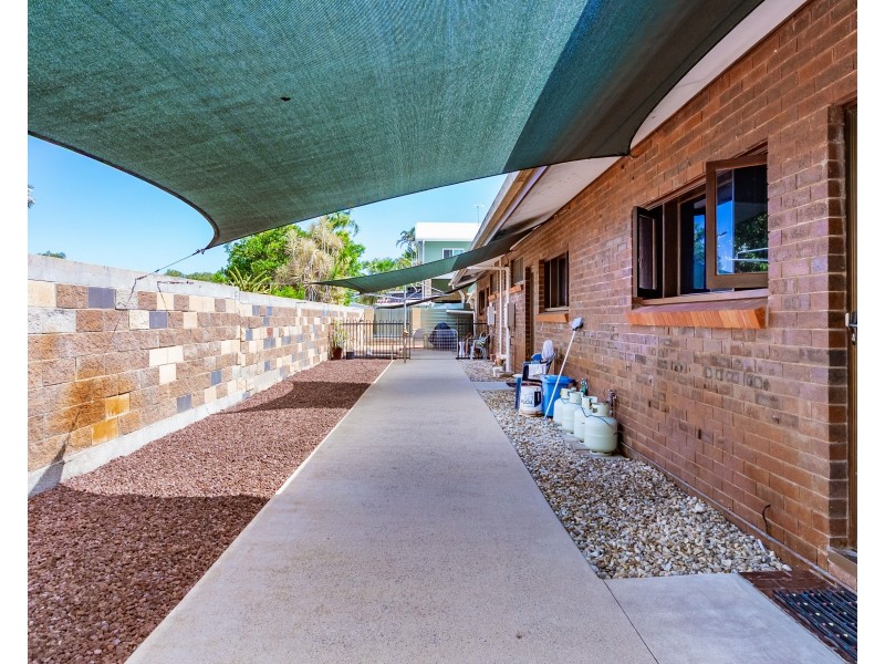 9 Mimosa Street, Holloways Beach QLD 4878