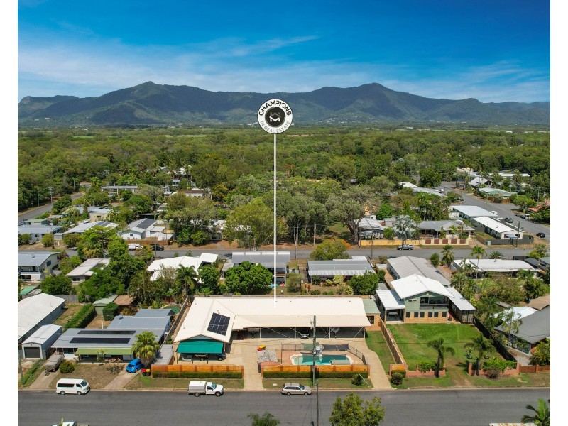 9 Mimosa Street, Holloways Beach QLD 4878