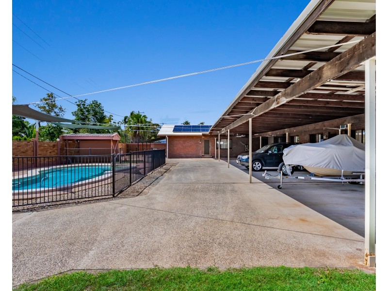 9 Mimosa Street, Holloways Beach QLD 4878