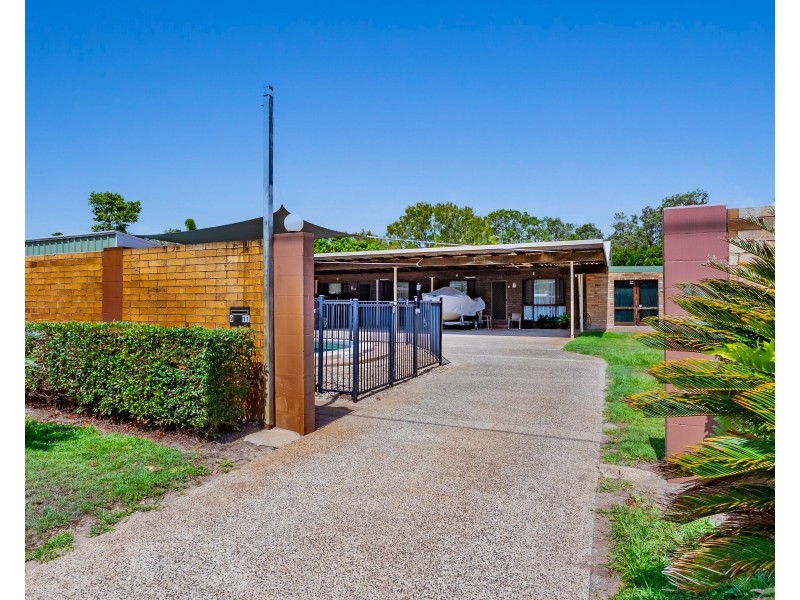 9 Mimosa Street, Holloways Beach QLD 4878