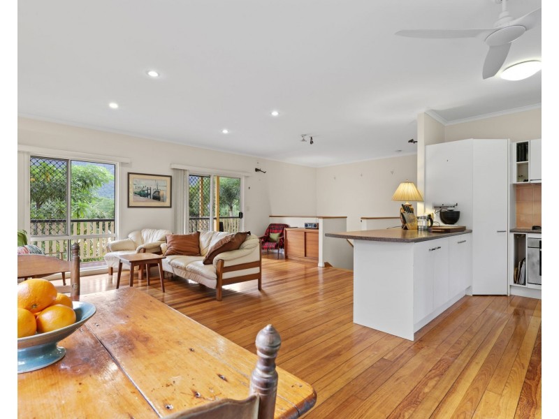 6 Powell Place, Bentley Park QLD 4869