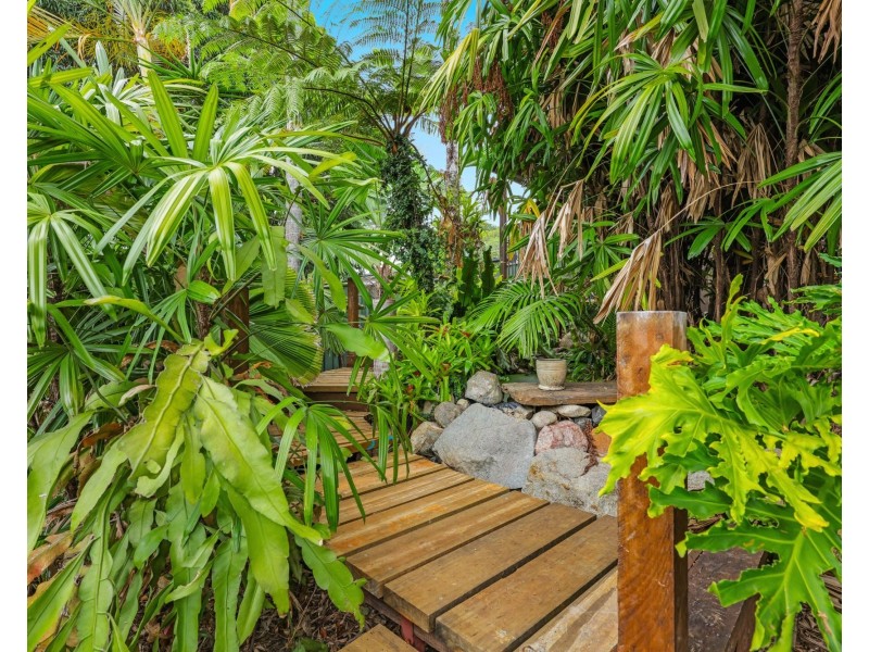 82 Anderson Road, Woree QLD 4868