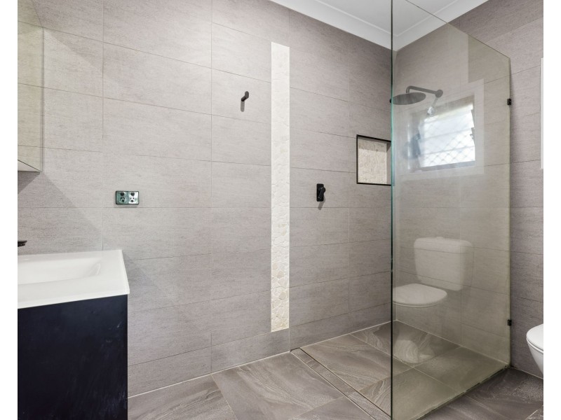 82 Anderson Road, Woree QLD 4868