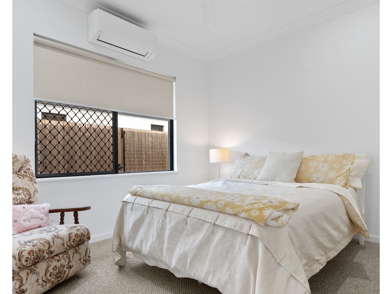 17 Oxbow Loop, Redlynch QLD 4870