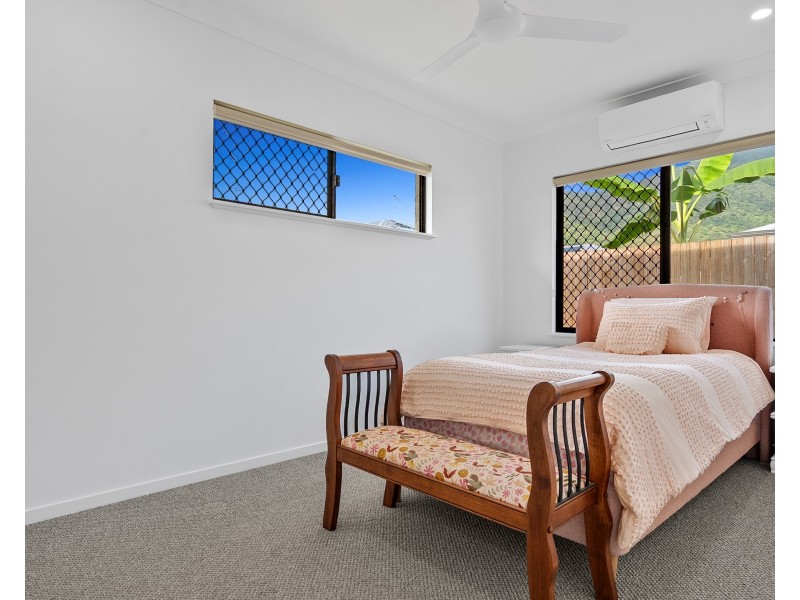 17 Oxbow Loop, Redlynch QLD 4870
