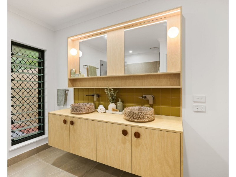 54 Waite Street, Machans Beach QLD 4878