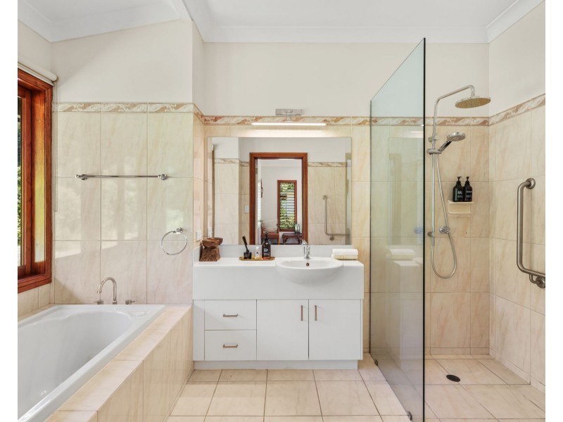 69863 Bruce Highway, Aloomba QLD 4871