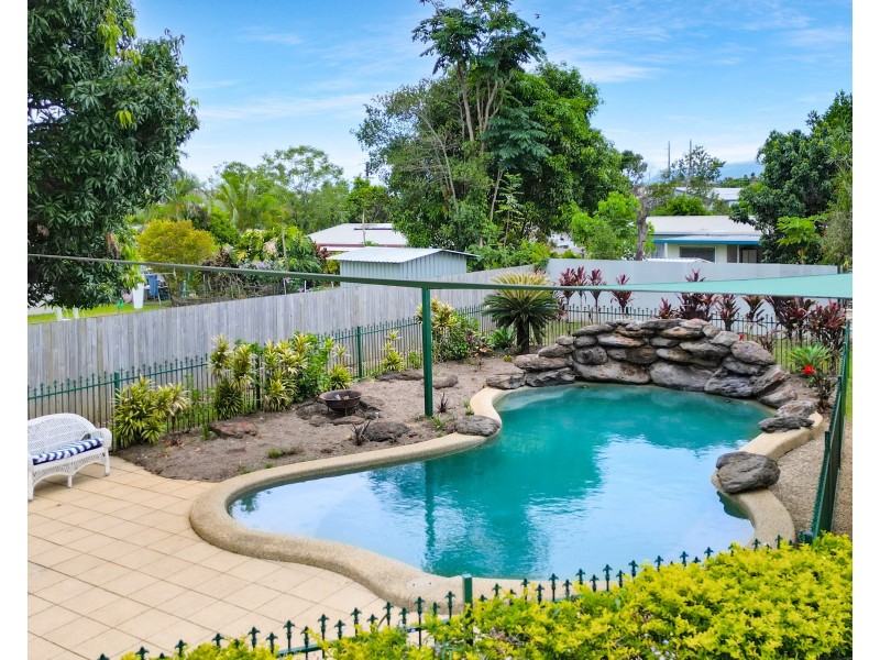 4 Moana Close, Woree QLD 4868