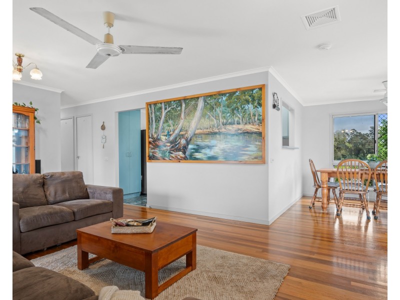 4 Moana Close, Woree QLD 4868