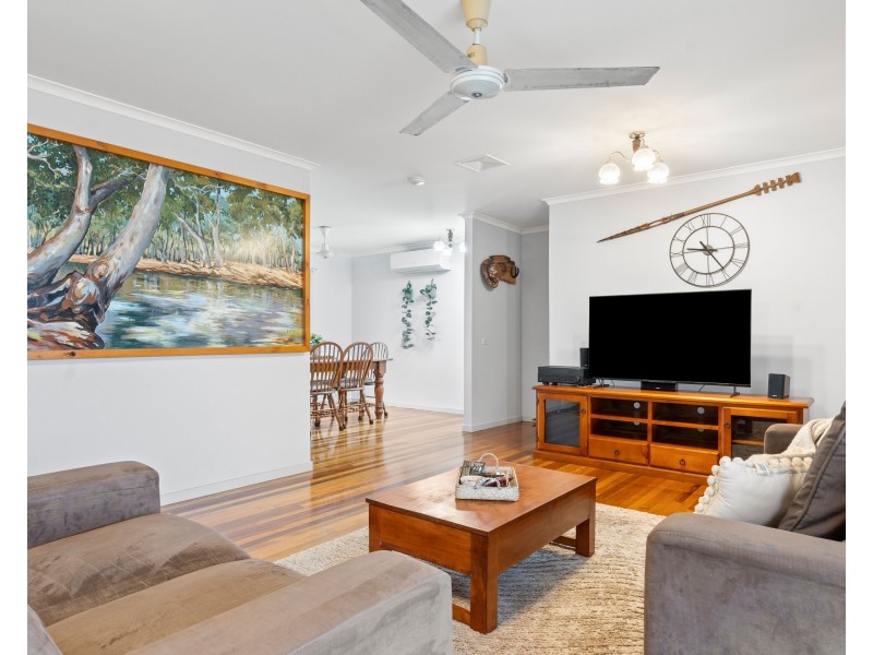 4 Moana Close, Woree QLD 4868