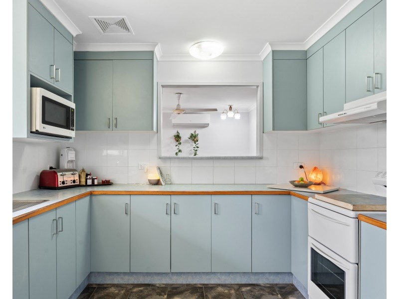 4 Moana Close, Woree QLD 4868