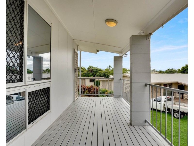4 Moana Close, Woree QLD 4868