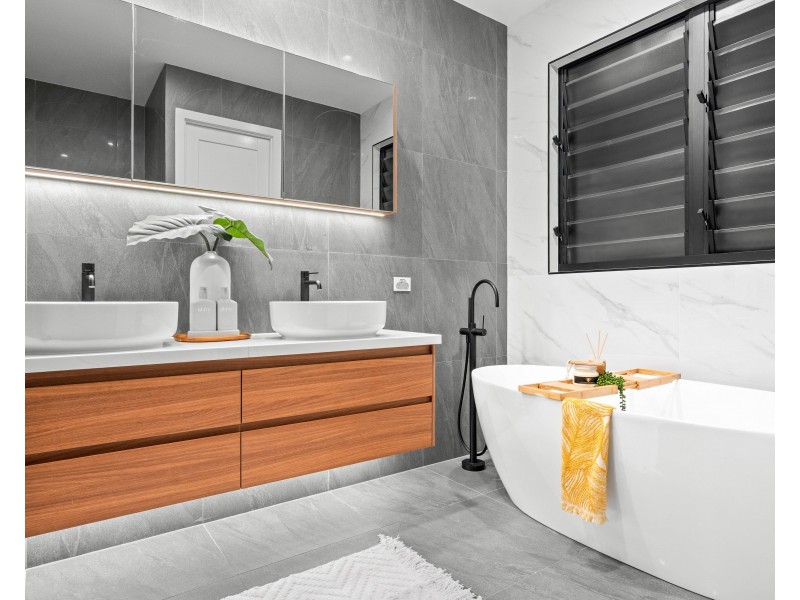 50-52 East Parkridge Drive, Brinsmead QLD 4870