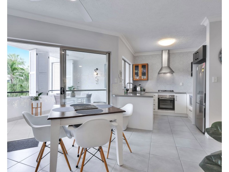 809/2-10 Greenslopes Street, Cairns North QLD 4870