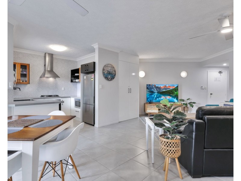 809/2-10 Greenslopes Street, Cairns North QLD 4870