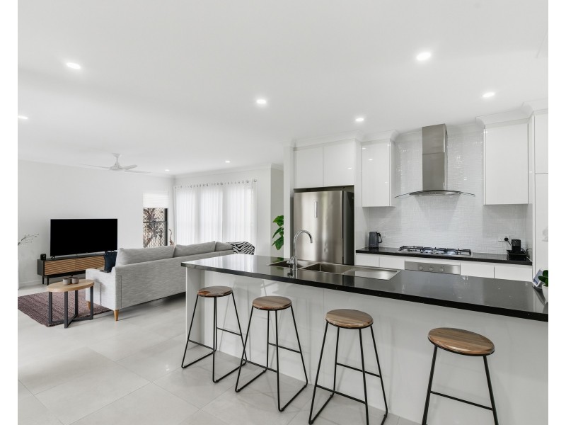 5 Lochern Elbow, Mount Peter QLD 4869