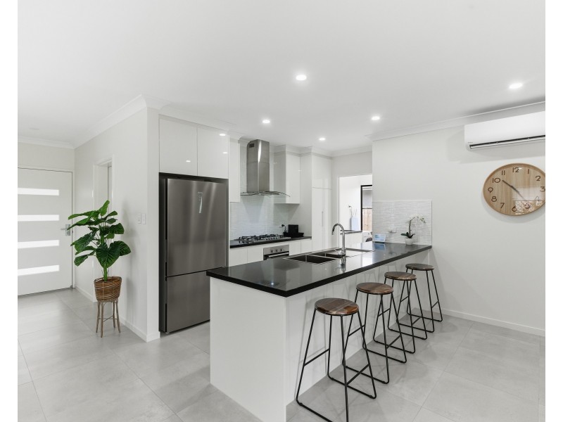 5 Lochern Elbow, Mount Peter QLD 4869