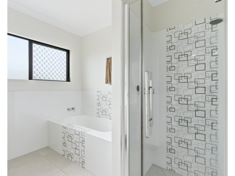 5 Lochern Elbow, Mount Peter QLD 4869