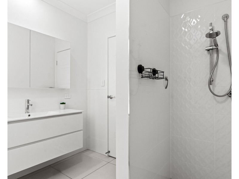 4  Horseshoe Court, Clifton Beach QLD 4879