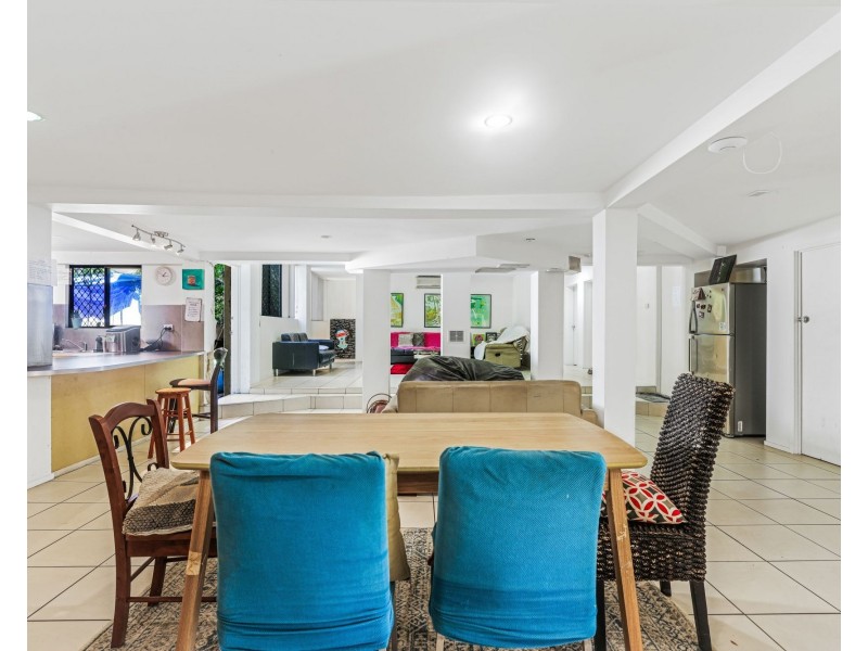 16-18 Edward Street, Cairns North QLD 4870