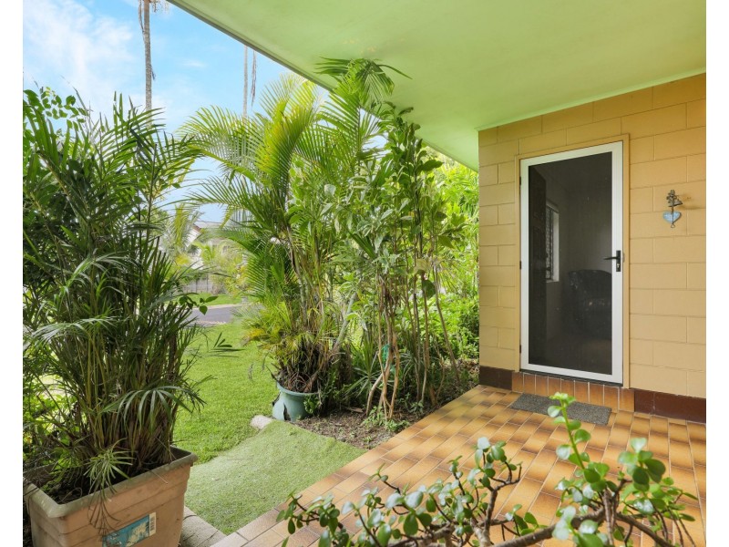 2 Dahlia Close, Mooroobool QLD 4870