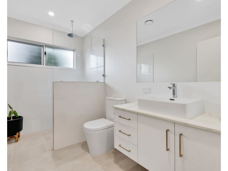 207a Greenslopes Street, Edge Hill QLD 4870