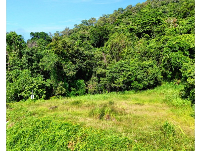 8 Julian Close, Mooroobool QLD 4870