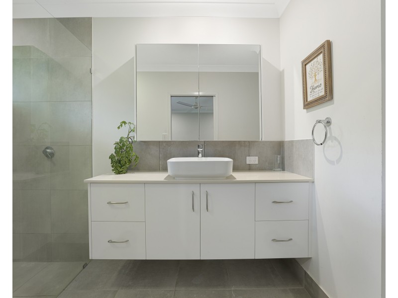 76B Giffin Road, White Rock QLD 4868