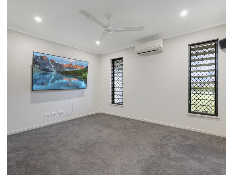 76B Giffin Road, White Rock QLD 4868