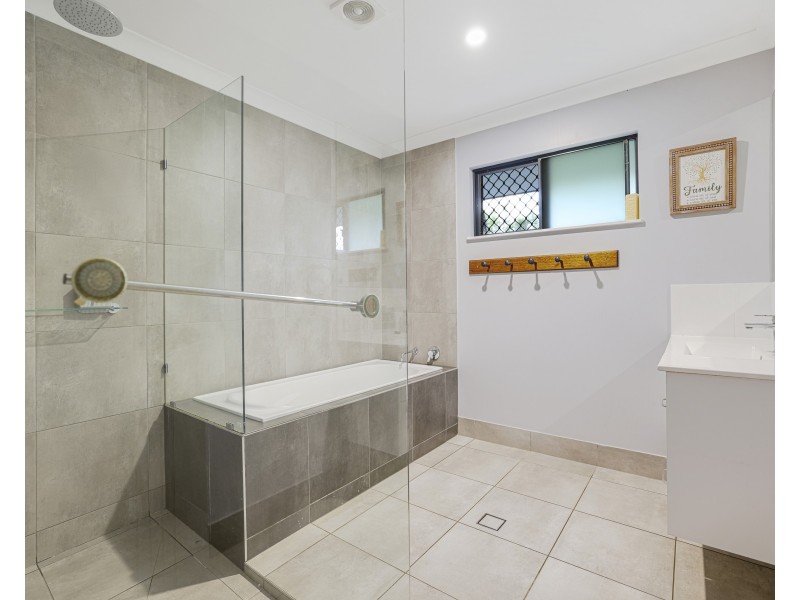 76B Giffin Road, White Rock QLD 4868