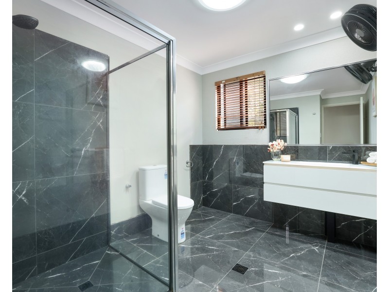 1 Torazzi Place, Mooroobool QLD 4870