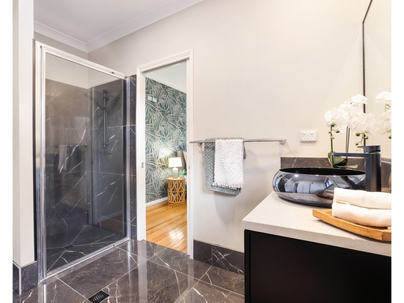 1 Torazzi Place, Mooroobool QLD 4870