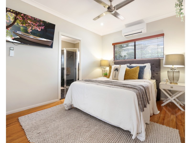 1 Torazzi Place, Mooroobool QLD 4870