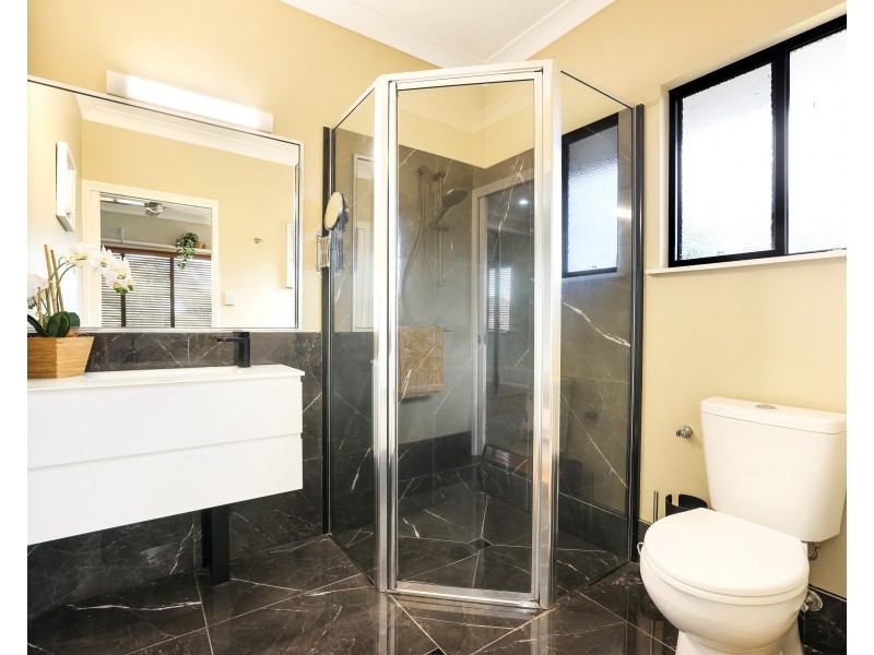 1 Torazzi Place, Mooroobool QLD 4870