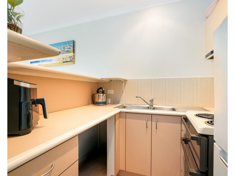 215/305-341 Coral Coast Drive, Palm Cove QLD 4879